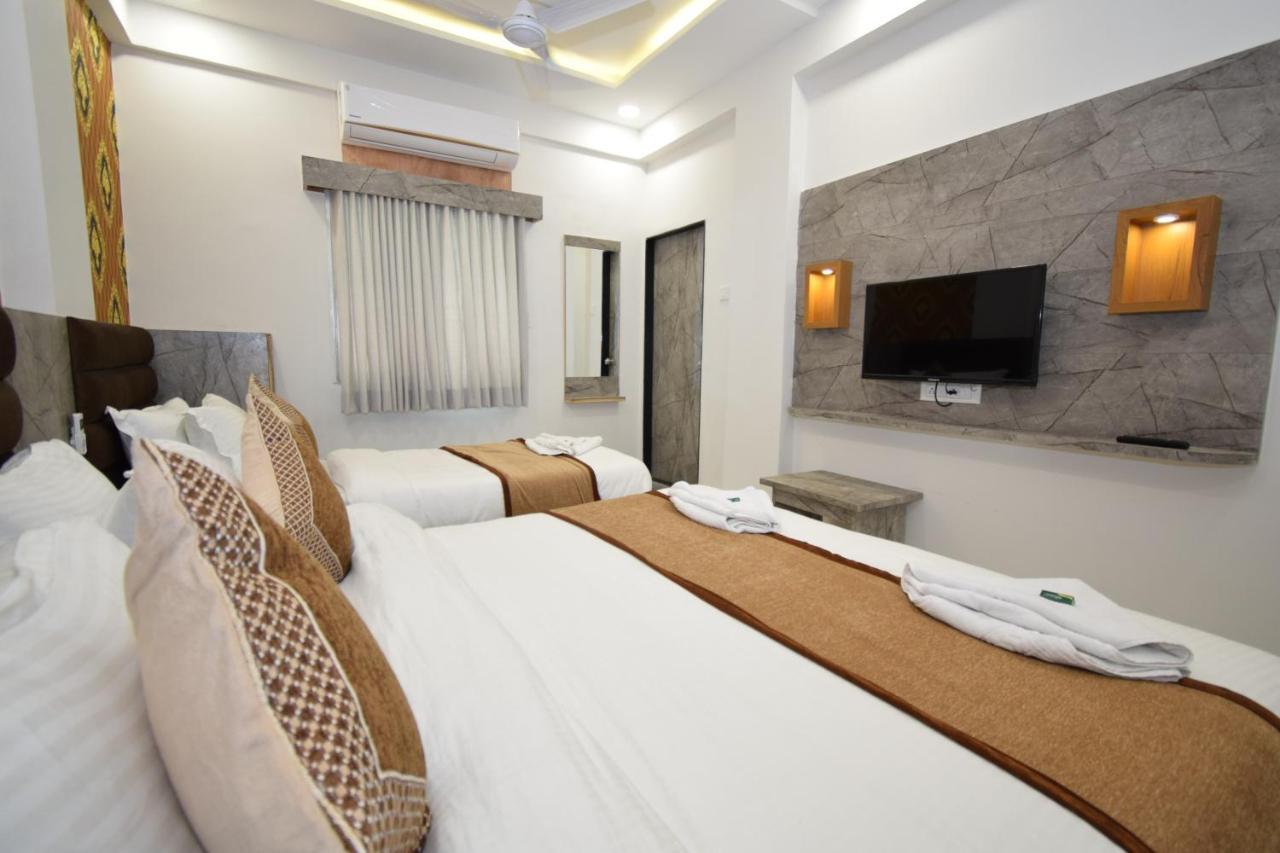 Hotel A1 Vastrapur อาเมดาบัด ภายนอก รูปภาพ