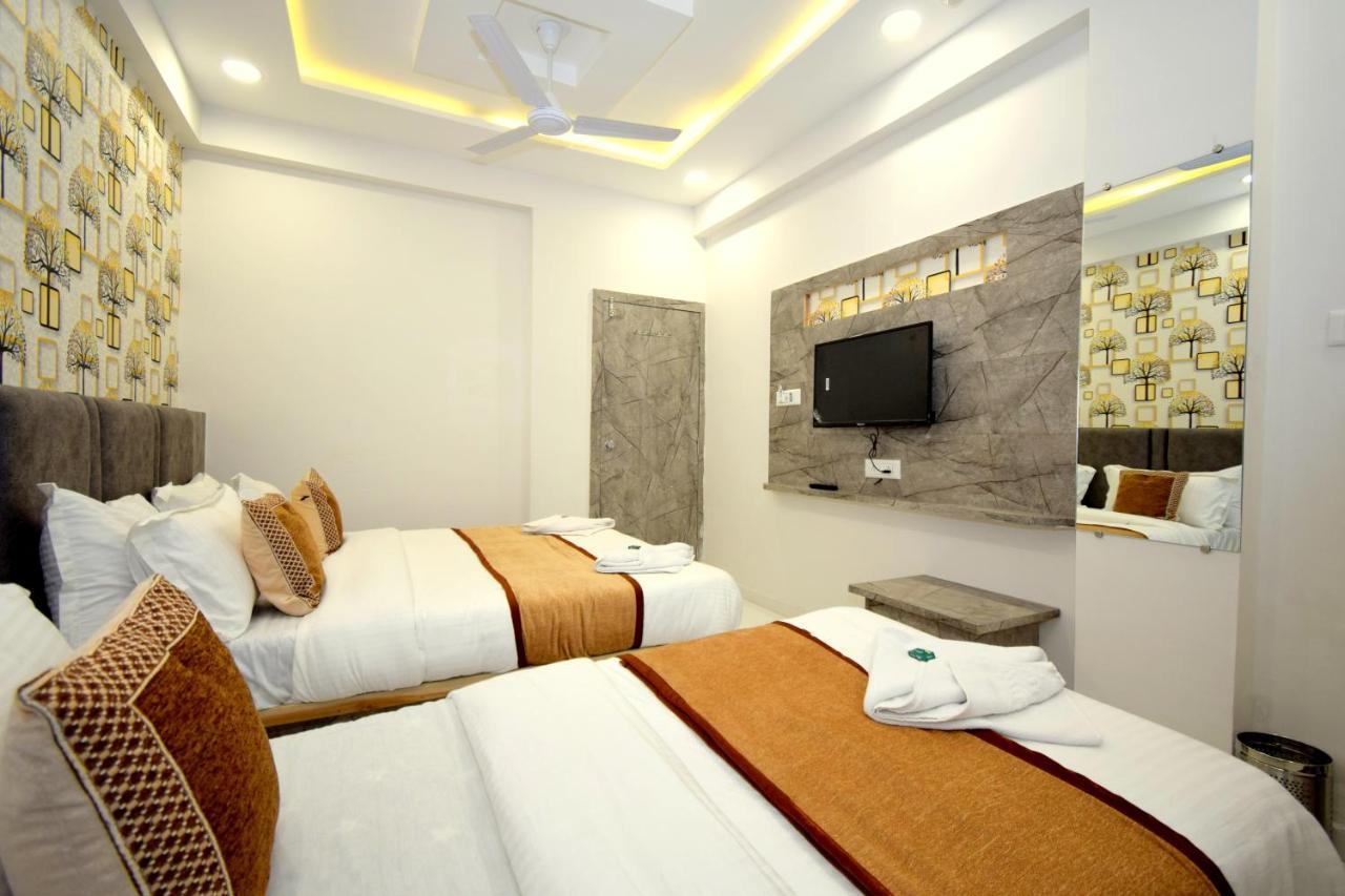 Hotel A1 Vastrapur อาเมดาบัด ภายนอก รูปภาพ
