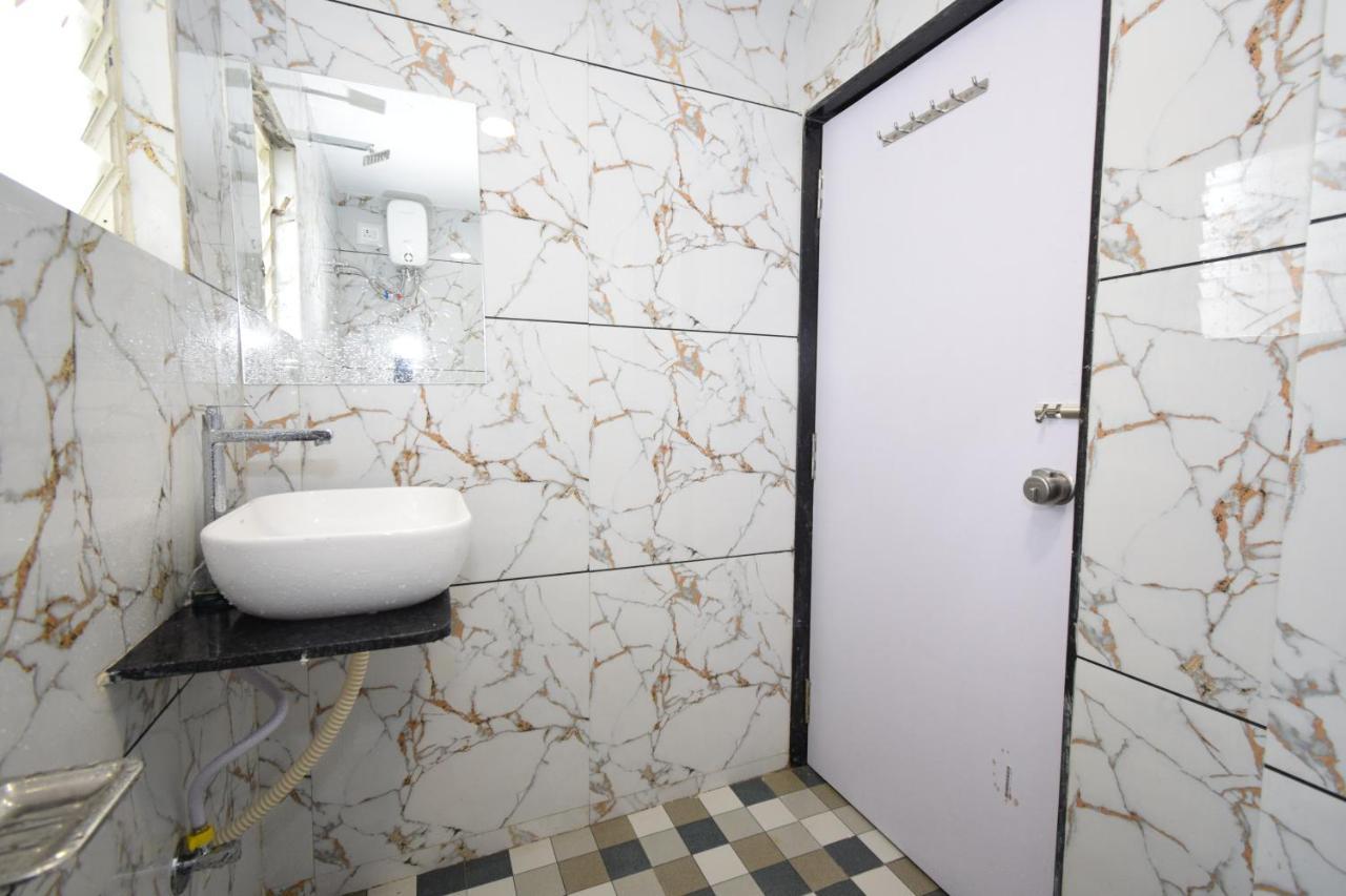 Hotel A1 Vastrapur อาเมดาบัด ภายนอก รูปภาพ