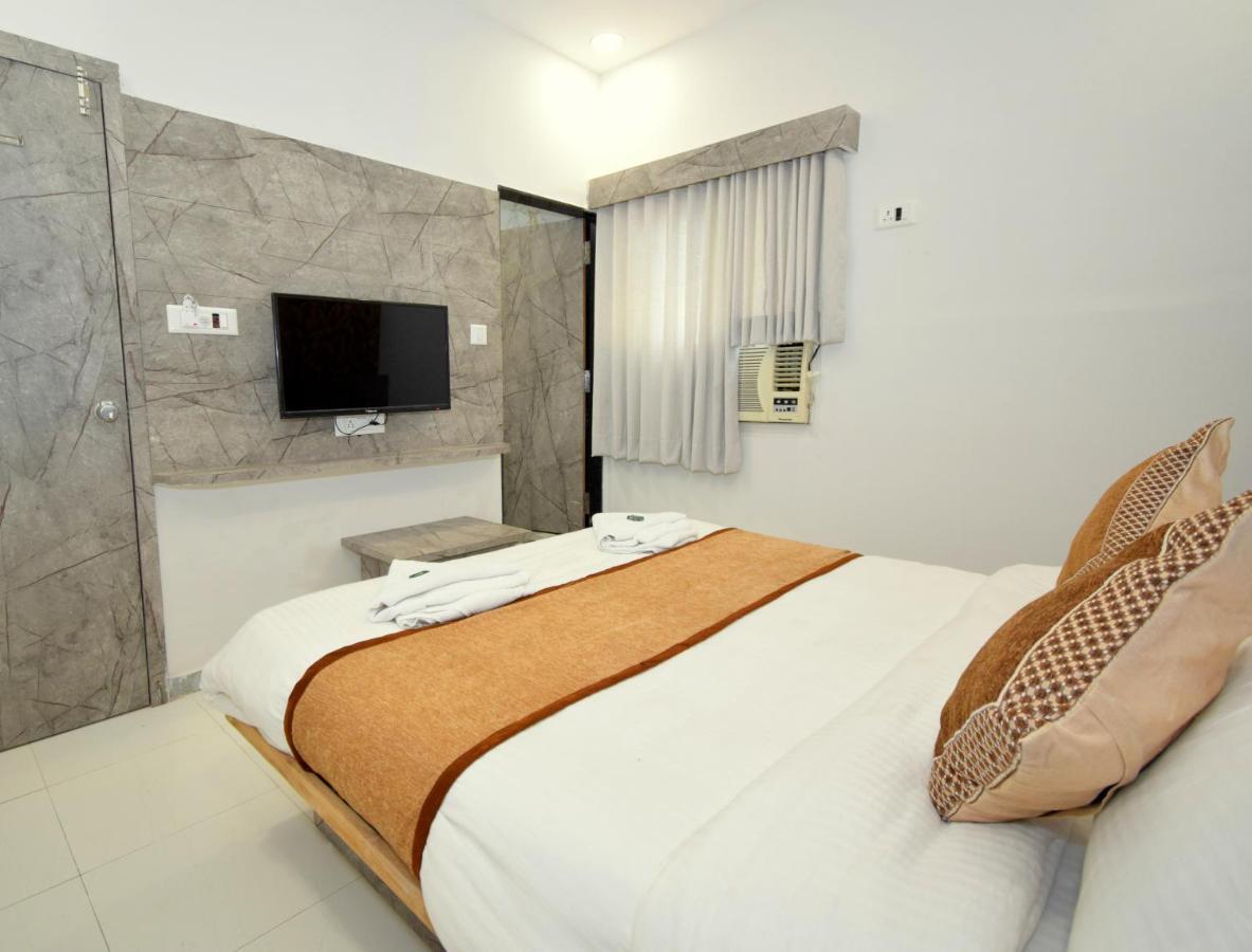 Hotel A1 Vastrapur อาเมดาบัด ภายนอก รูปภาพ