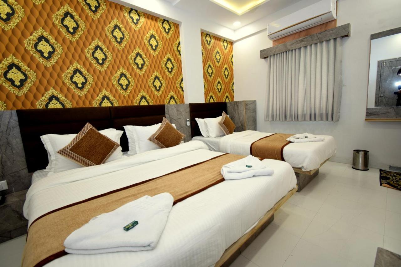 Hotel A1 Vastrapur อาเมดาบัด ภายนอก รูปภาพ