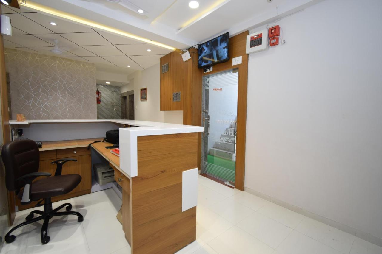 Hotel A1 Vastrapur อาเมดาบัด ภายนอก รูปภาพ