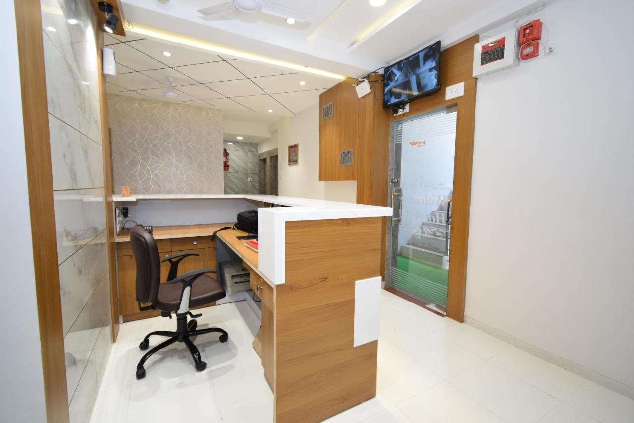 Hotel A1 Vastrapur อาเมดาบัด ภายนอก รูปภาพ