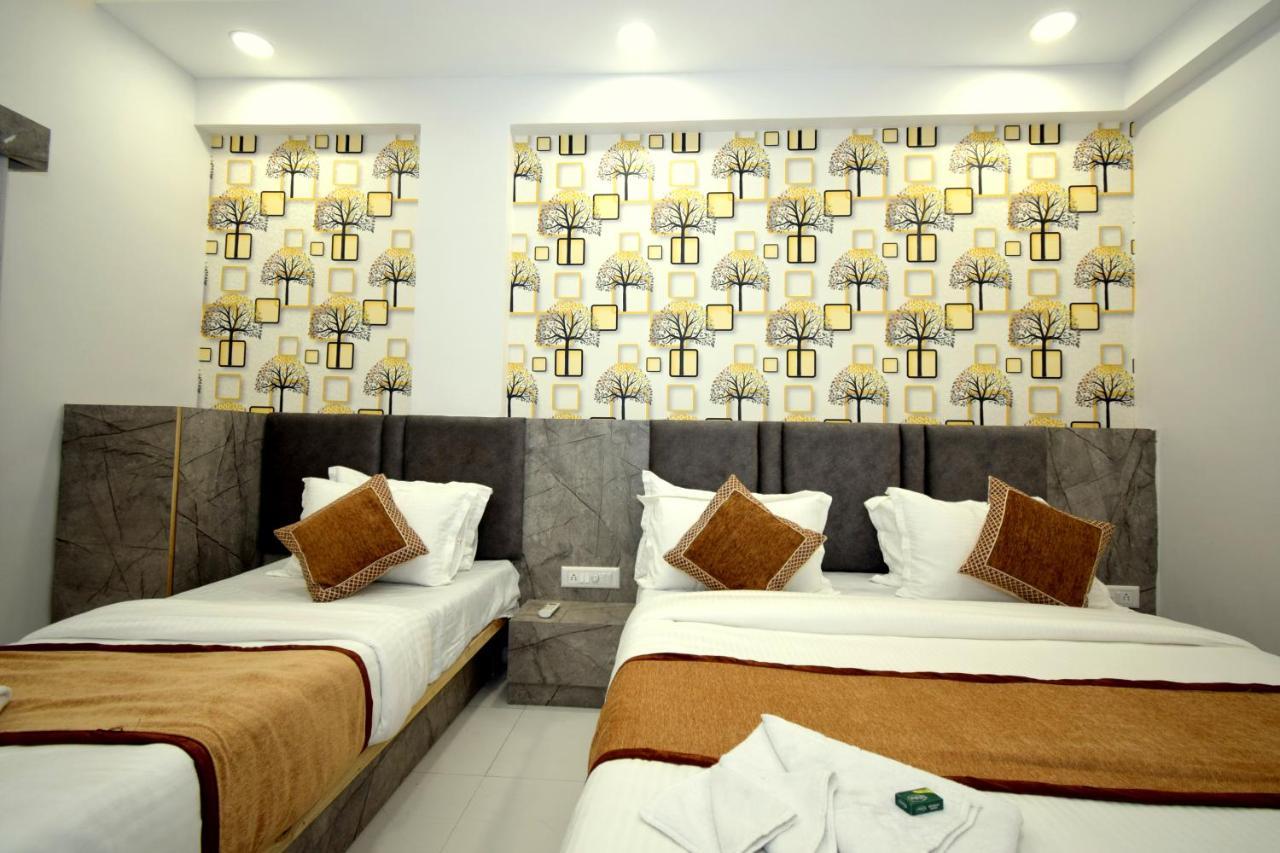 Hotel A1 Vastrapur อาเมดาบัด ภายนอก รูปภาพ