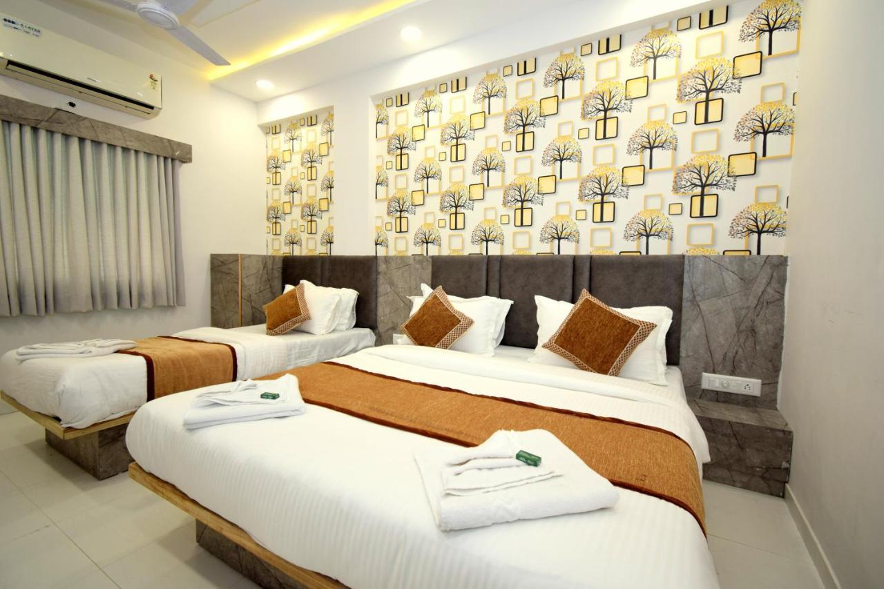 Hotel A1 Vastrapur อาเมดาบัด ภายนอก รูปภาพ