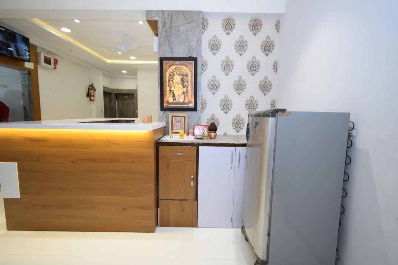Hotel A1 Vastrapur อาเมดาบัด ภายนอก รูปภาพ